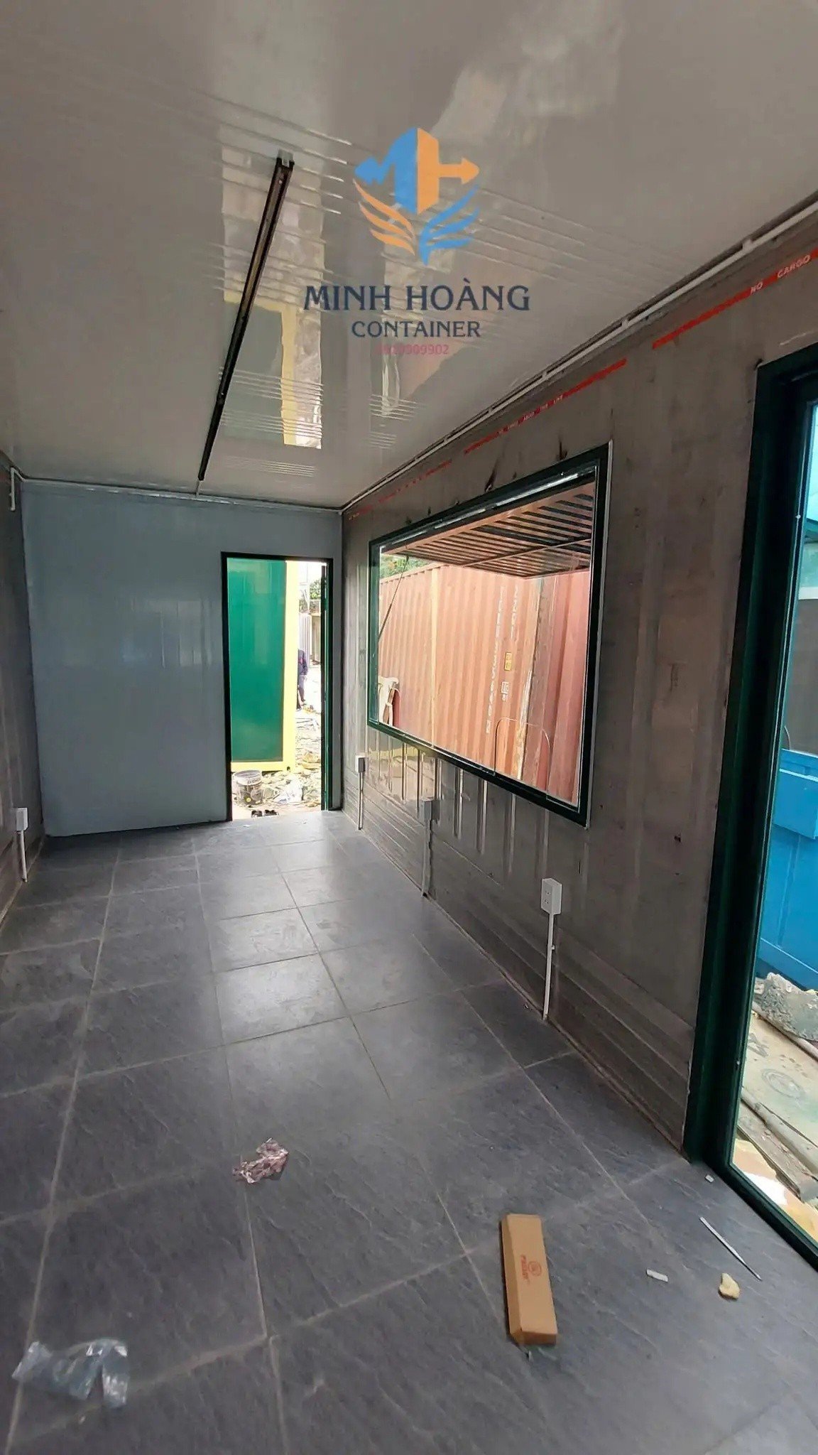 Container Cafe 20 Feet Xanh Lá Viền Vàng Có Kính Hiện Đại